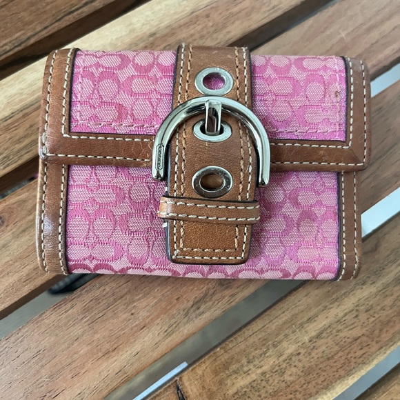 Adorable Coach wallet - Picture 4 of 5